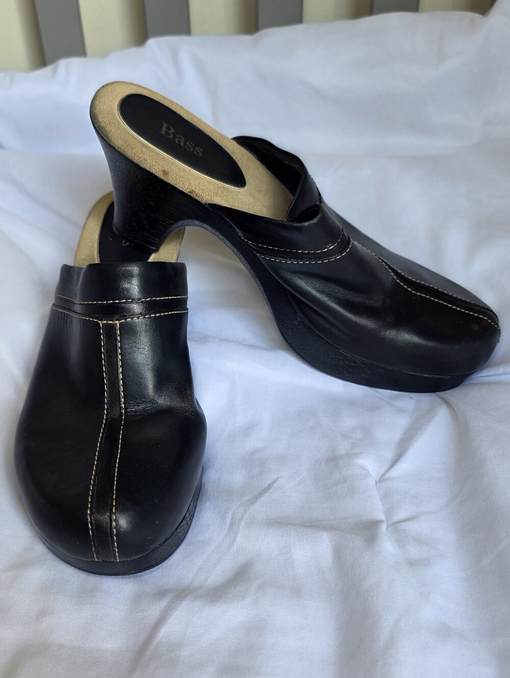 Bass Black Leather Womens Slip-On Mule Clogs with Contrast Stitching Size 8
